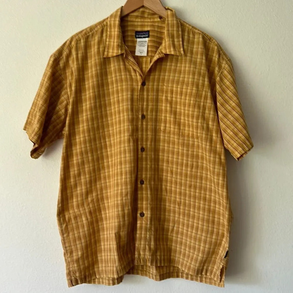 Patagonia sz L button down mustard yellow coconut buttons short sleeve - Picture 1 of 6